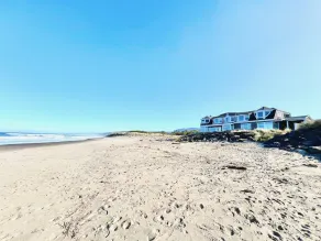 Strand foran, hav foran. 7 senge, 5 1/2 bade. Gorgeous. - Image 4