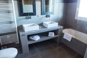 2 beautiful farmhouse upto 16 people private pool, views and air conditionning - Image 2