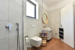 Holiday home with pool and air conditioning - Image 4