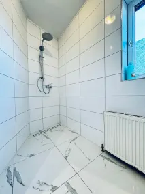 Family 3 bedroom apartment LV7 - Image 3