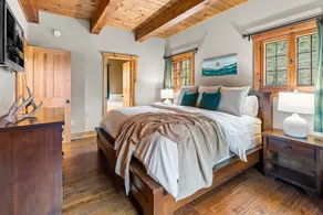 Beautiful Log Cabin! Hot-Tub, Bonfire & Private Yet 4 Mins to Downtown! - Image 5
