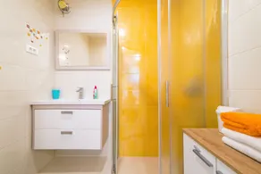 Luksuslejlighed i Villa Magenta - en kunstnerisk blanding af minimalisme og elegance. - Image 4