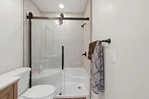 Modern Farmhouse 3BR Tulsa Oasis home - Image 5
