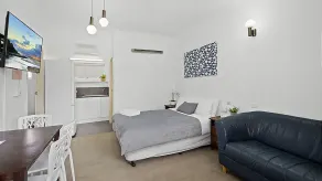 Coasters 29 is a motel-style studio situated in the beach-side village of Sawtell, only 250 metres f - Image 4