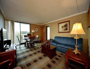 River-view Room, King Suite with Jetted tub and Ba - Image 4