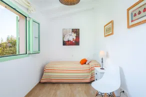Air-Conditioned Holiday Home by the Sea with Pool, Garden, Terrace & Wi-Fi - Image 4