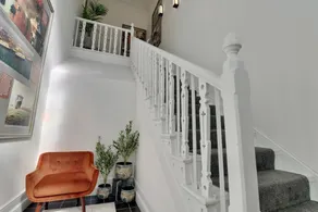 QE2 Loft Apartments - Image 2
