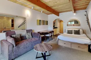 Timberline Deluxe Ski-in / ski-out Studio - Image 4