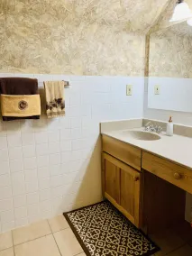 Rocky Waters Weingut / Winzer Guest House Hanover IL - Image 4