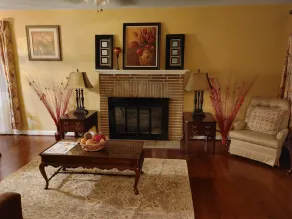 Beautiful 3bd home with LARGE deck! - Image 2