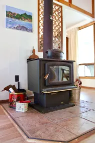 Charming Waterfront Summer Cottage on Bay of Quinte (*NEW DOCKS*) - Image 3