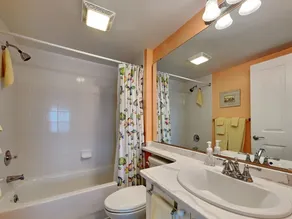 Vues étendues du littoral depuis Paget 504. Master Suite a un balcon privé - Image 4