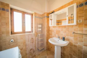 Casa con barbacoa, piscina privada y jardín - Image 4