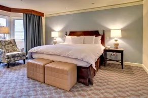 Luxury Riverfront Condo w/ sunrise & sunset views - Image 4
