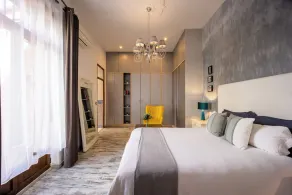 Entire Villa with Private Gardens In Central Location - Image 5