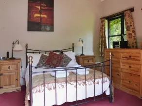2 bedroom accommodation in Shobley, Ringwood - Image 3