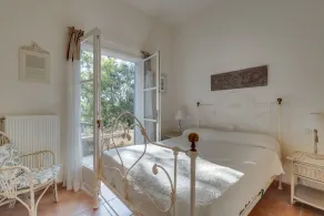 4-BEDROOM VILLA WITH PRIVATE POOL AND GARDEN (N°442) - Image 4