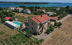 Eight-Bedroom Holiday Home In Pasman - Image 4