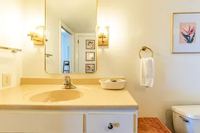 Oceanfront in Hilo Hale Kai Suites Heritage Room - Queen Bed, Private Bath - Image 2