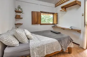 5 min walk to town/beach Quaint 4 BR Eco Lodge - Image 5