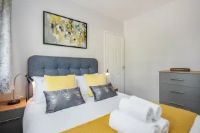 Ascot Pet Friendly 4 Bed House Parking - Image 5