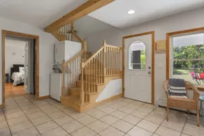 Lakeside Living w\\sandy beach, gas fireplace -easy 25 minute commute to Portland - Image 5