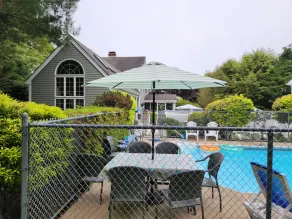 Relaxing private poolside retreat 5 minutes from the beach! - Image 2