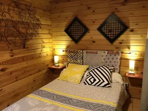 Charming chalet on a wooded estate - Image 2