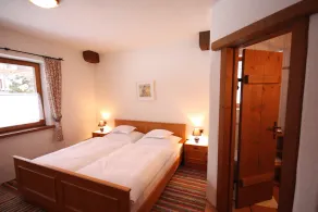 Rest and relaxation in a cozy apartment in Tyrolean country house style - Image 3