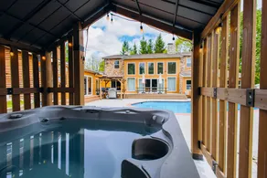 Amazing Luxury Estate i hjärtat av Poconos med privat uppvärmd pool och bubbelbad - Image 2
