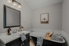 Sqyrls Nest - 3BR Retreat With a Hot Tub - Image 4
