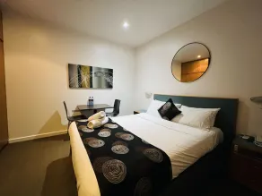 Ex hotel studio ensuite room in city☑️ - Image 5