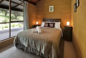 Enjoy a country getaway on the banks of the Tambo River - Image 5