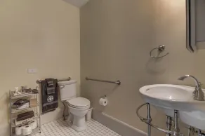 Three Pines Petersburg - Luxurious 10 Bedroom Home in Historic Petersburg - Image 3