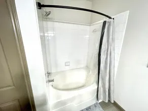 Modern Queen Bed Near Medical Center Downtown Galleria Art Gallery - Image 4