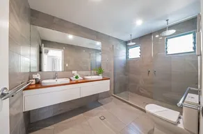 4 Bedroom Home  with Panoramic Ocean Views and pool - Image 3