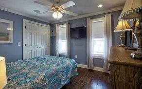 NEW POOL / 5BR House in a great location. Amazing backyard and parking! - Image 4