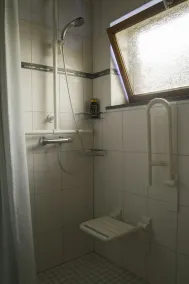 Familjevänliga hus på landsbygden med hästar, höns och katter - Image 5