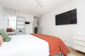 Fab Beachfront 2 Brm Apt in the Heart of Surfers - Image 4