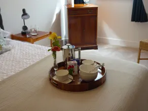 Centrally located, luxury, modern 3 bedroom, 2 bathroom apartment - Image 5