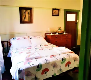 UNIQUE 1920's Historic Retreat! Pet Friendly! - Image 3