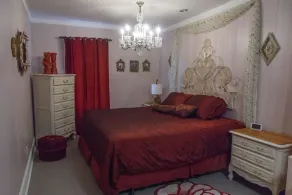 The Royal Suite at The Hatter Cafe and Country Inn Breakfast included - Image 4