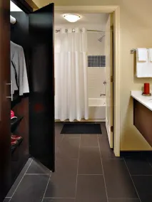 Suite w/ Kitchen Only 30 Min to Six Flags! - Image 3
