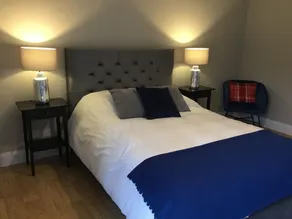 Apartment in the grounds of a country house with indoor hot tub - Image 3