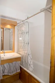 Ski-in/Ski-out Apartment, 2 Bedrooms, Swimming Pool, Sauna - Image 3