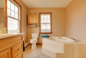 Comfy Tiverton Home Near Newport & Beaches! - Image 2