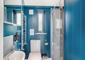 2 bedroom accommodation in Halling - Image 3