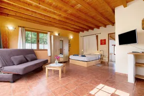 Vacation Home 'Yukalele 2' with Mountain View, Private Terrace and Wi-Fi - Image 5