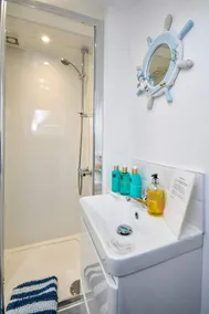Stunning 3 bed 2 bath cottage yards from the beach sleeps 6-8  pet friendly - Image 2