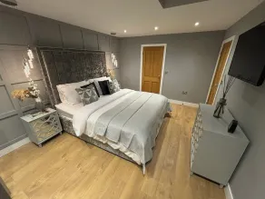 Sheffield-Apartment-Sleeps4-Parking-HotTub - Image 3